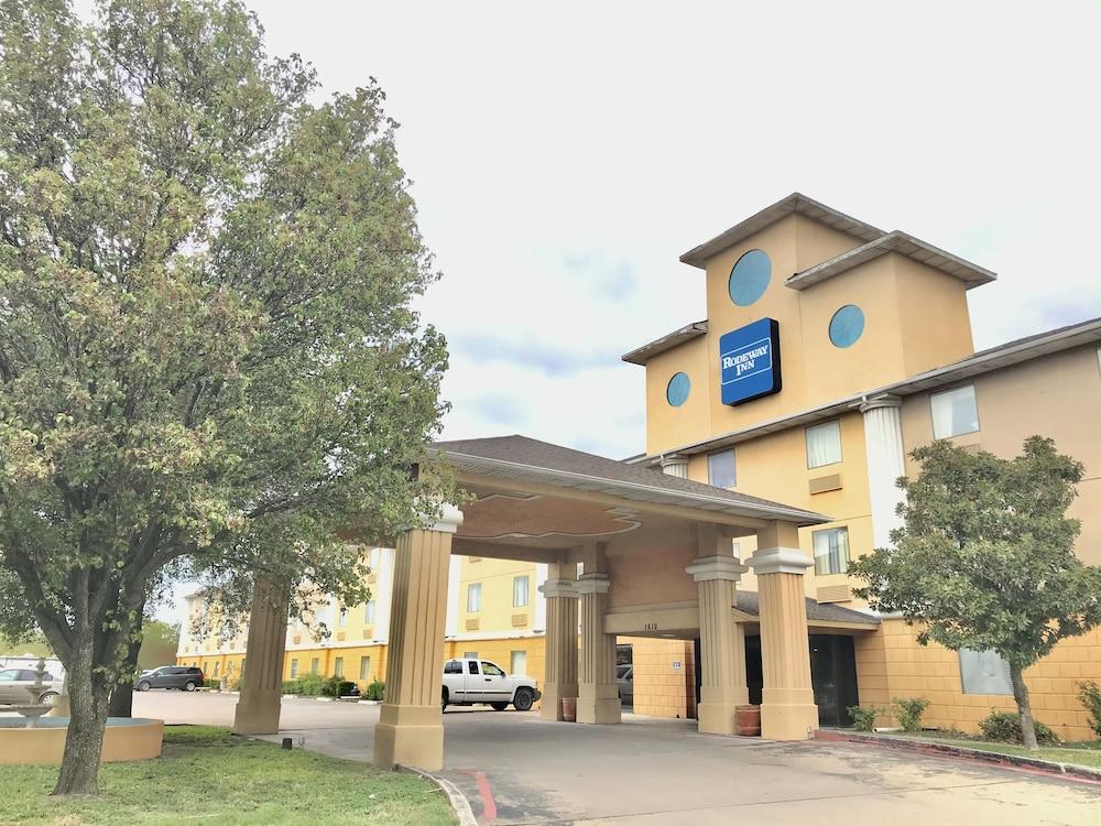 Super 8 By Wyndham Temple I-35 Hotel Exterior foto
