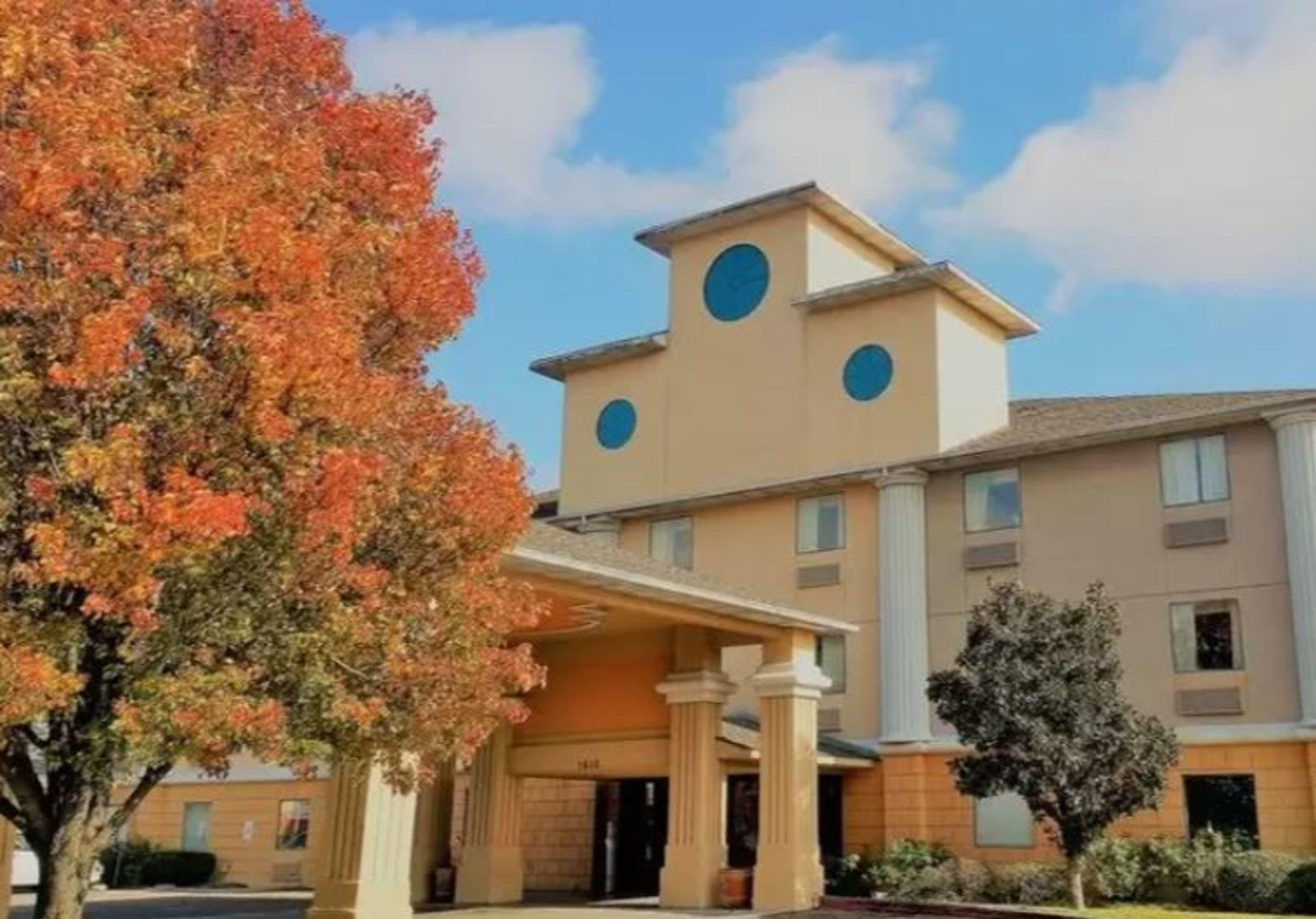 Super 8 By Wyndham Temple I-35 Hotel Exterior foto