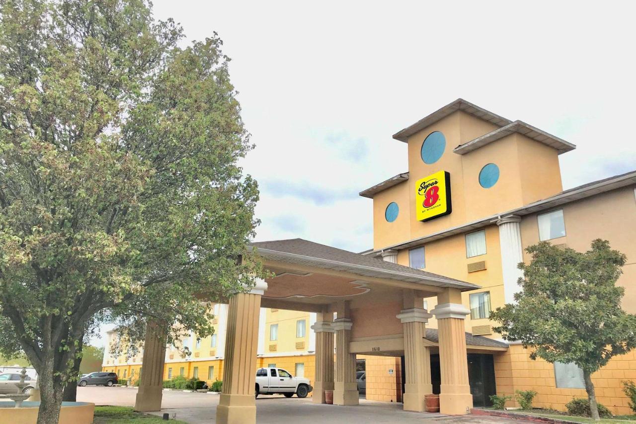 Super 8 By Wyndham Temple I-35 Hotel Exterior foto